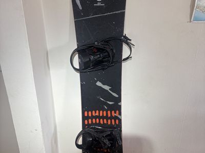Ride Manic 151 Snowboard with bindings