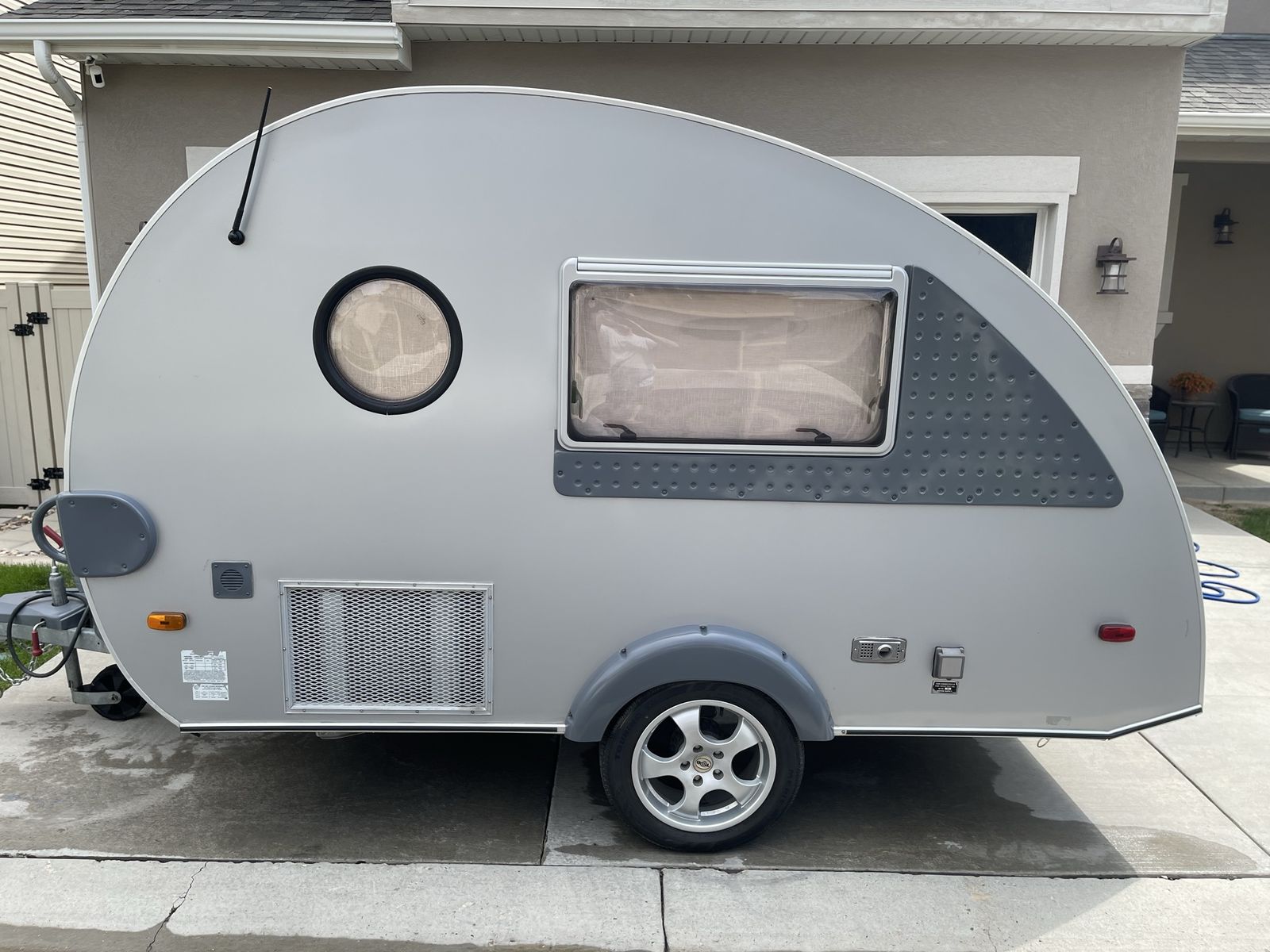 2007 Dutchmen T@B T16-CS Teardrop Clamshell Trailer