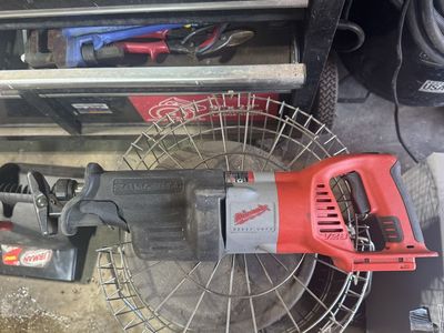 Milwaukee sawzaall. 28 volt. No battery.