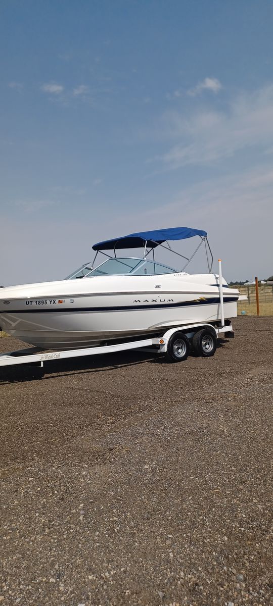 2003 maxum 2100 SD