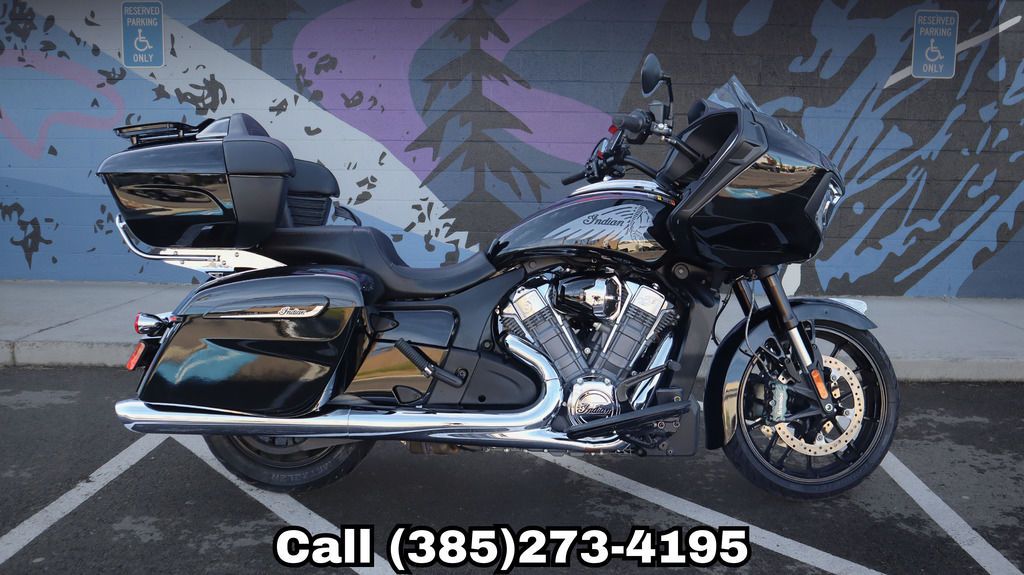2024 Indian Motorcycle® Challenger® Black Metallic