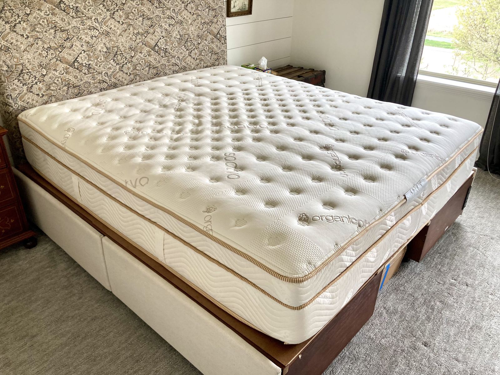 Saatva Classic Cal King 14.5" Luxury Firm Mattress – Like New (6 months use)