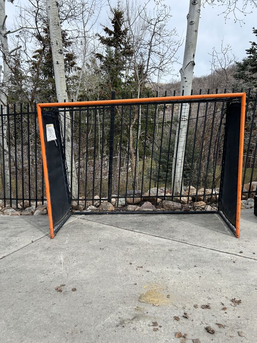 2 Soccer Goal & Large Soccer net W/goal outline