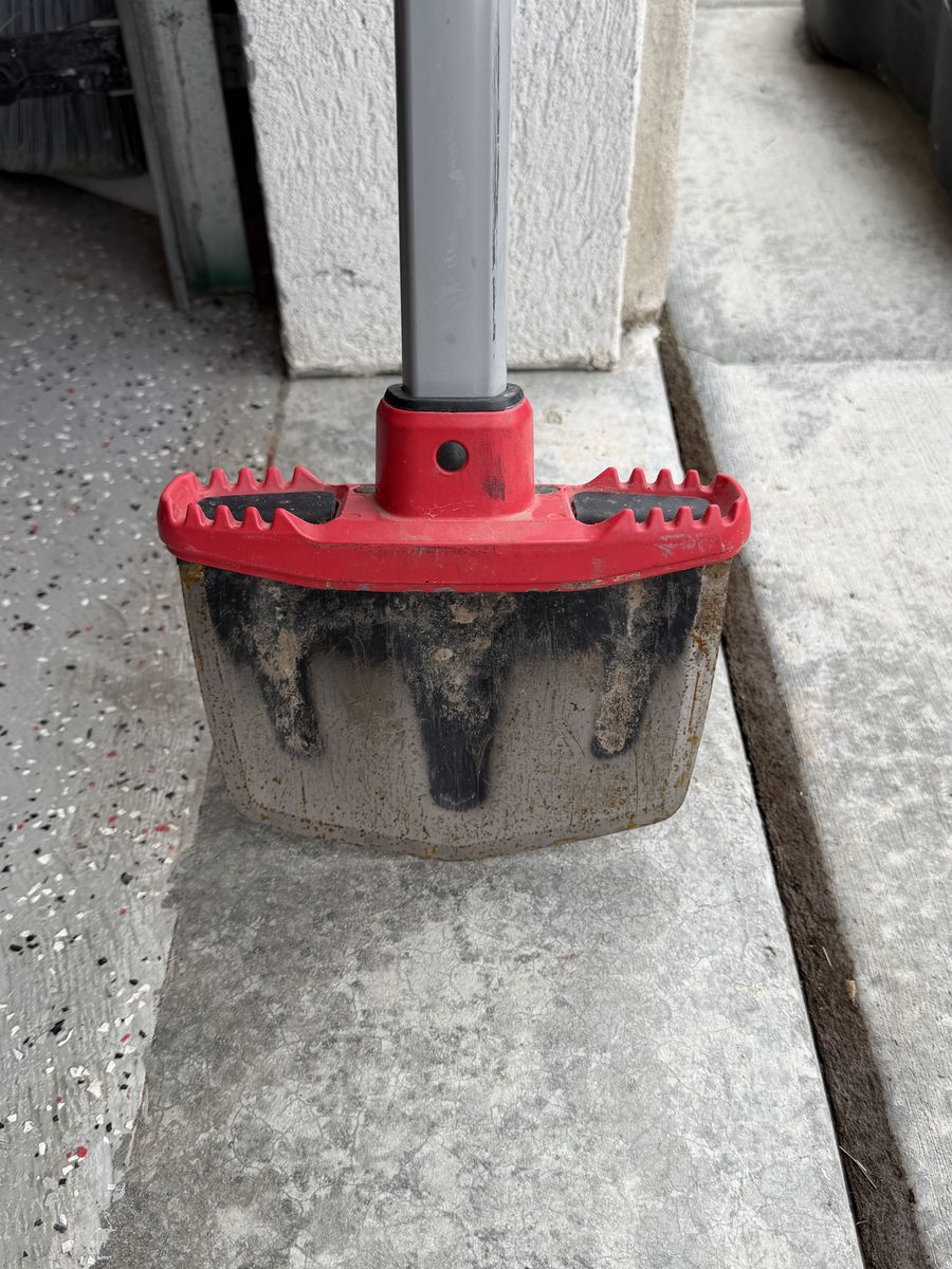 Hand lawn edger
