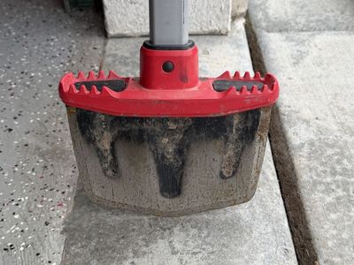 Hand lawn edger
