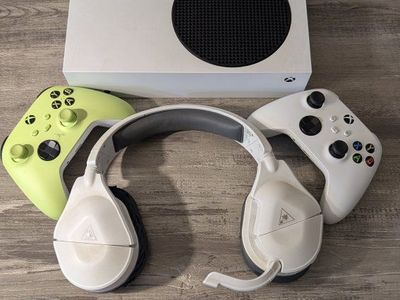 Xbox series S with 2 joystick and wireless headset