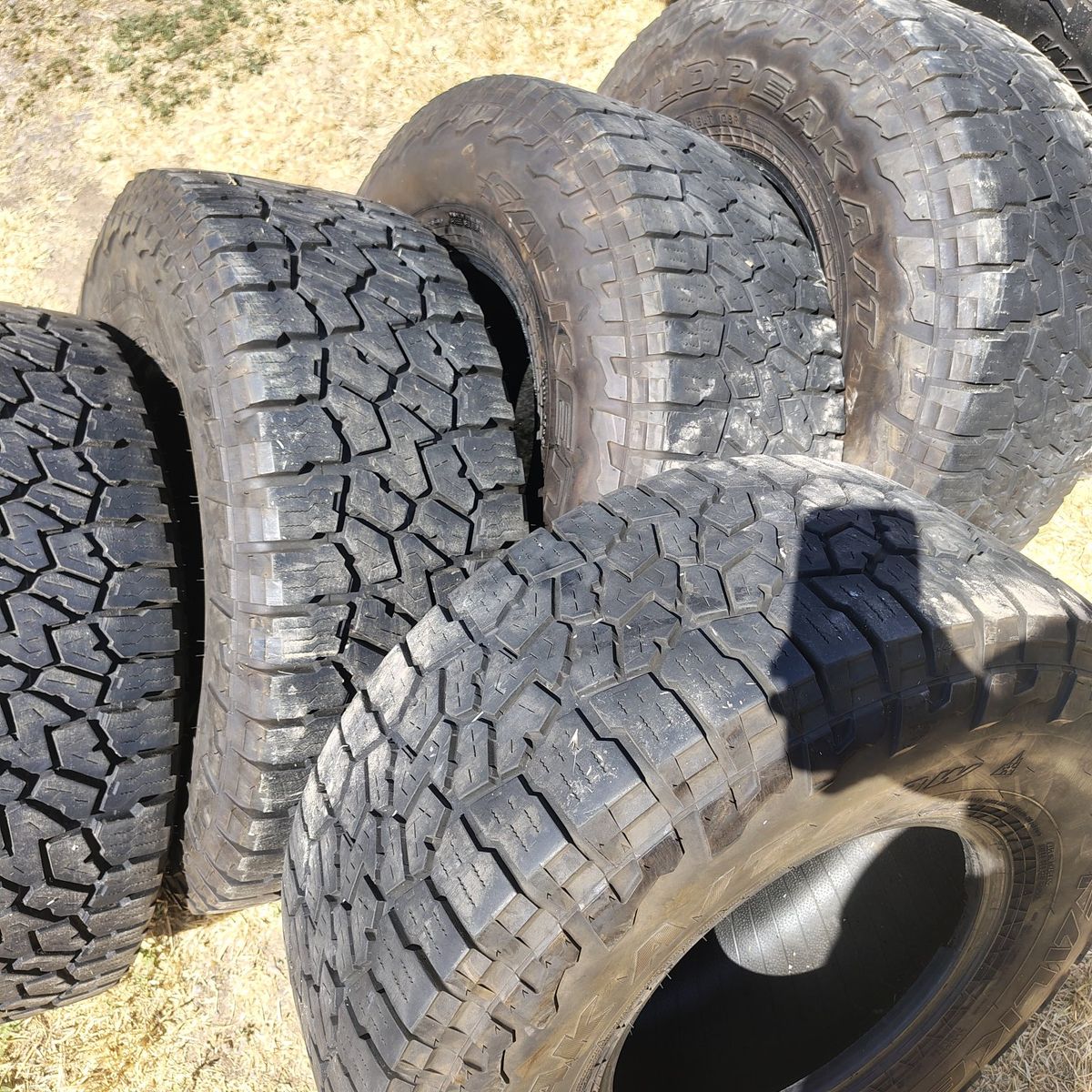 33x12.50r15 falken wildpeak at3w