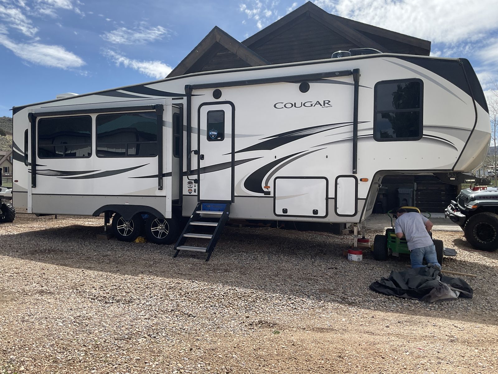 Keystone Cougar model CG307RES20