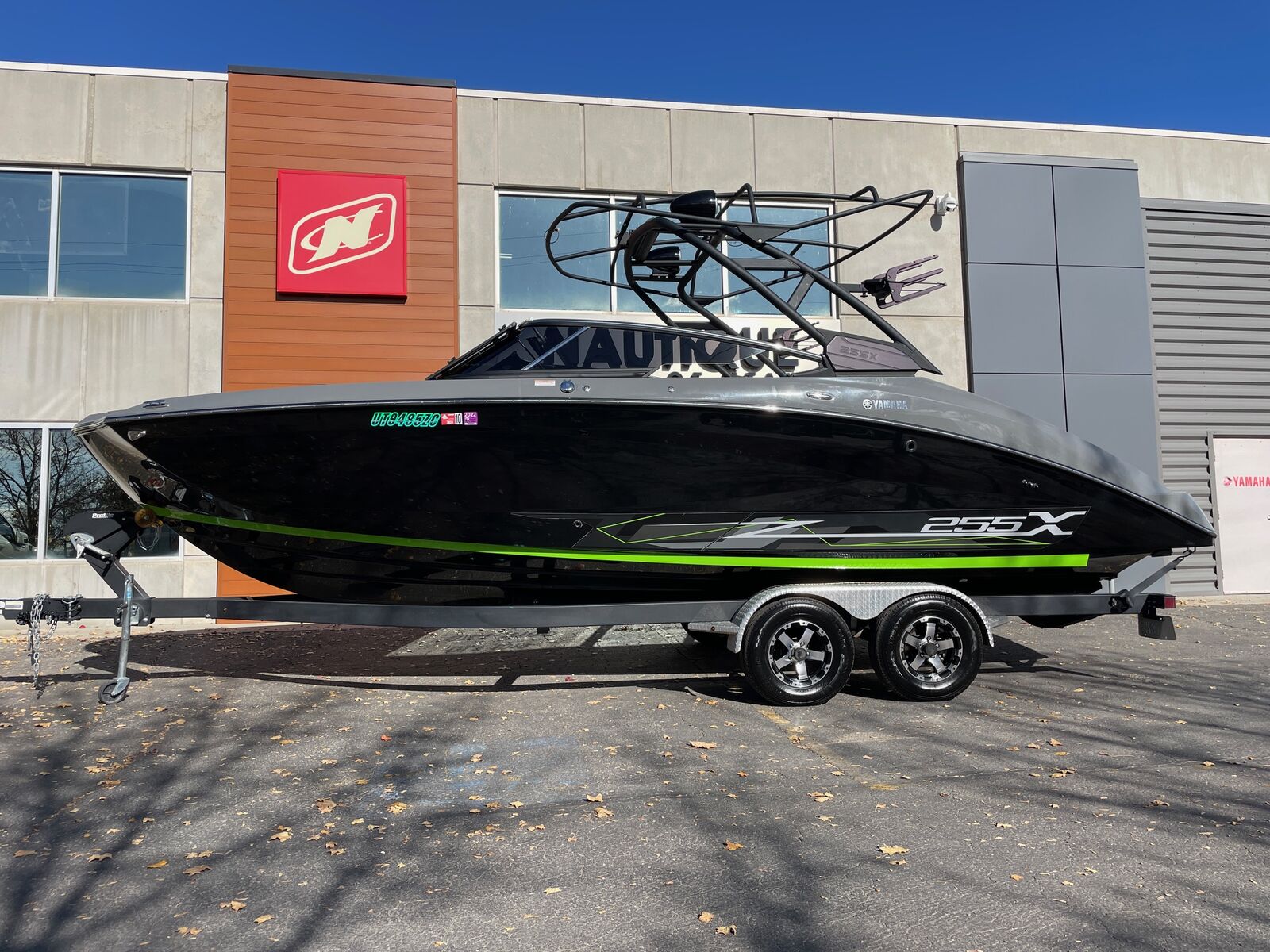 2021 YAMAHA 255XD.  ONLY 161 HOURS.