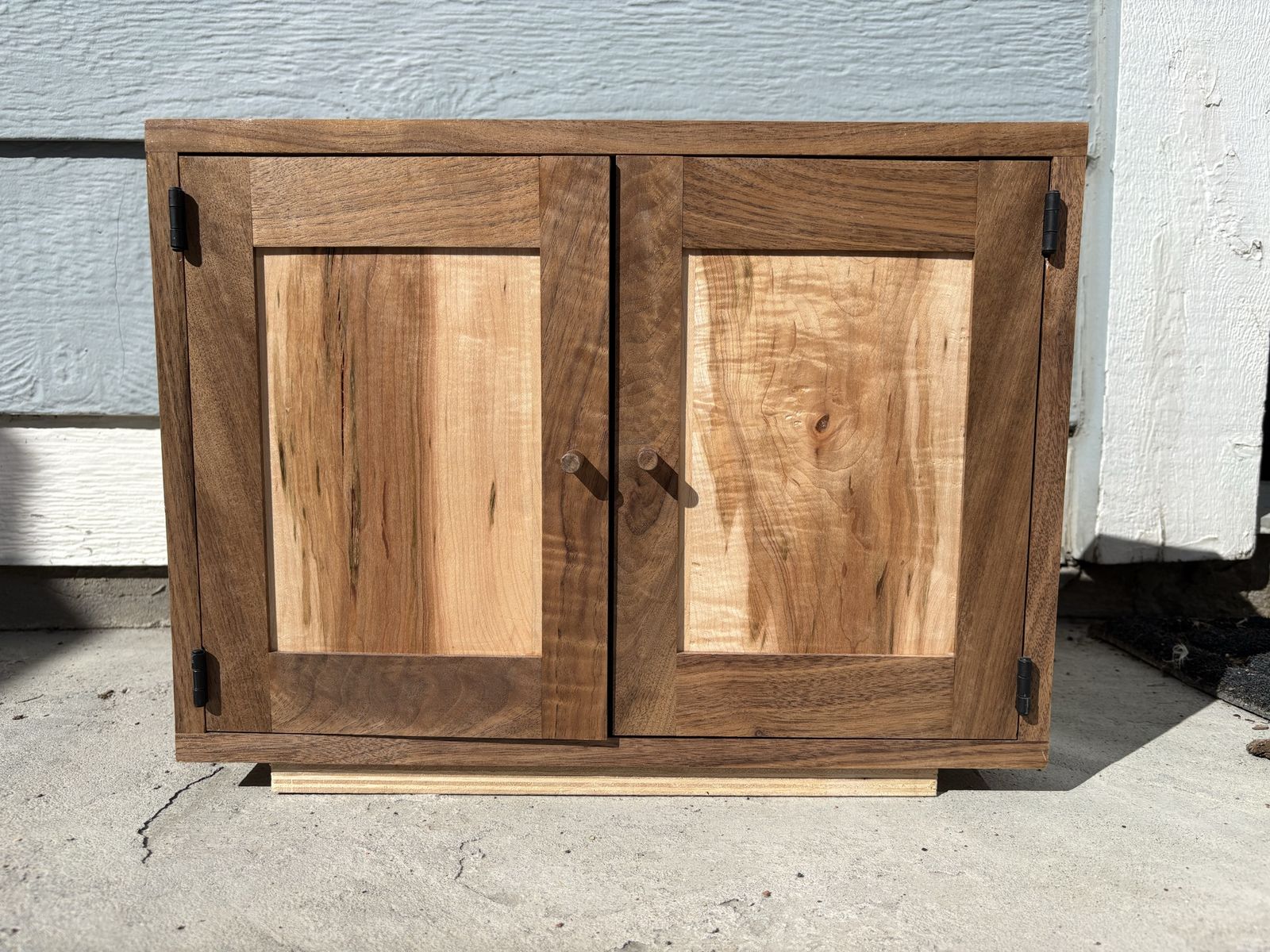 Jewlwey Cabinet Walnut & Maple