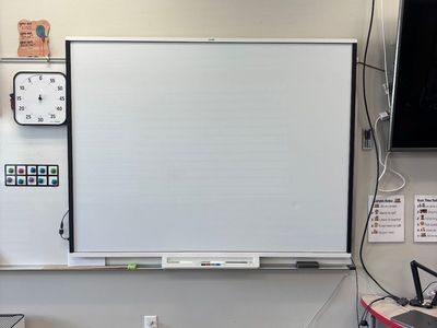 SMART Board 2022 Interactive Touch Screen – Works Great + Accessories