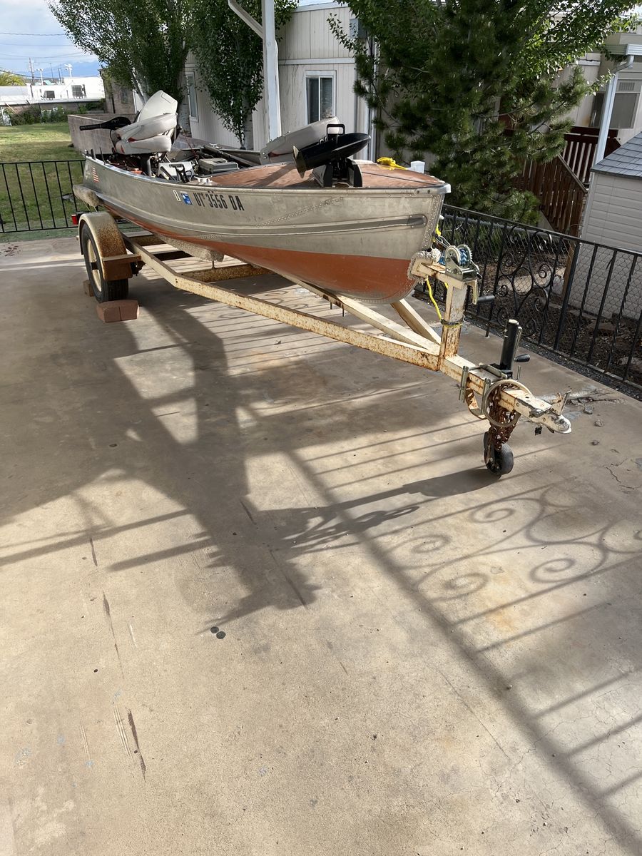 Vintage 1950s-60s Larson Crestliner Aluminum Boat