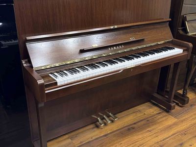 GORGEOUS YAMAHA UPRIGHT PIANO