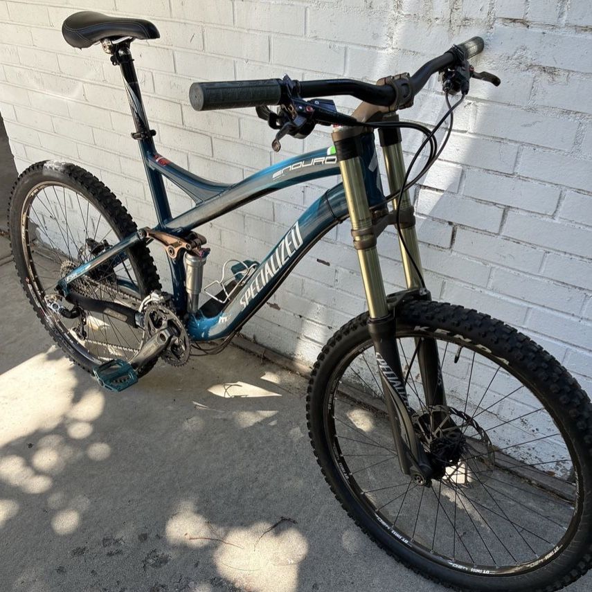 Specialized Enduro Full Suspension Mountain Bike - Shimano Drivetrain - Dual Crown Fork