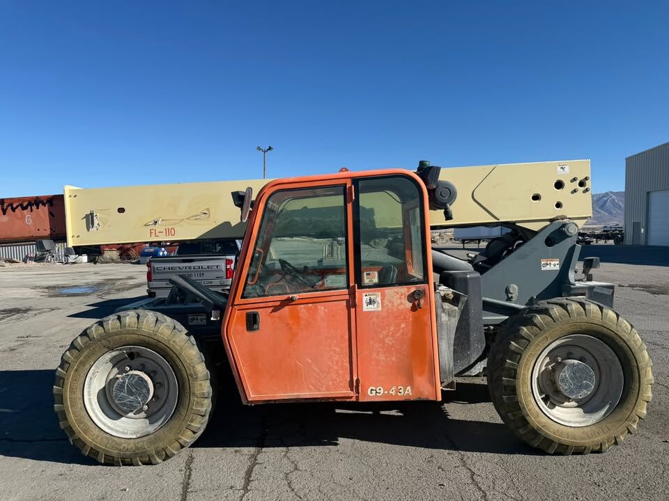 NICE 2009 JLG MODEL G9-43A 9,000 POUND TELEHANDLER