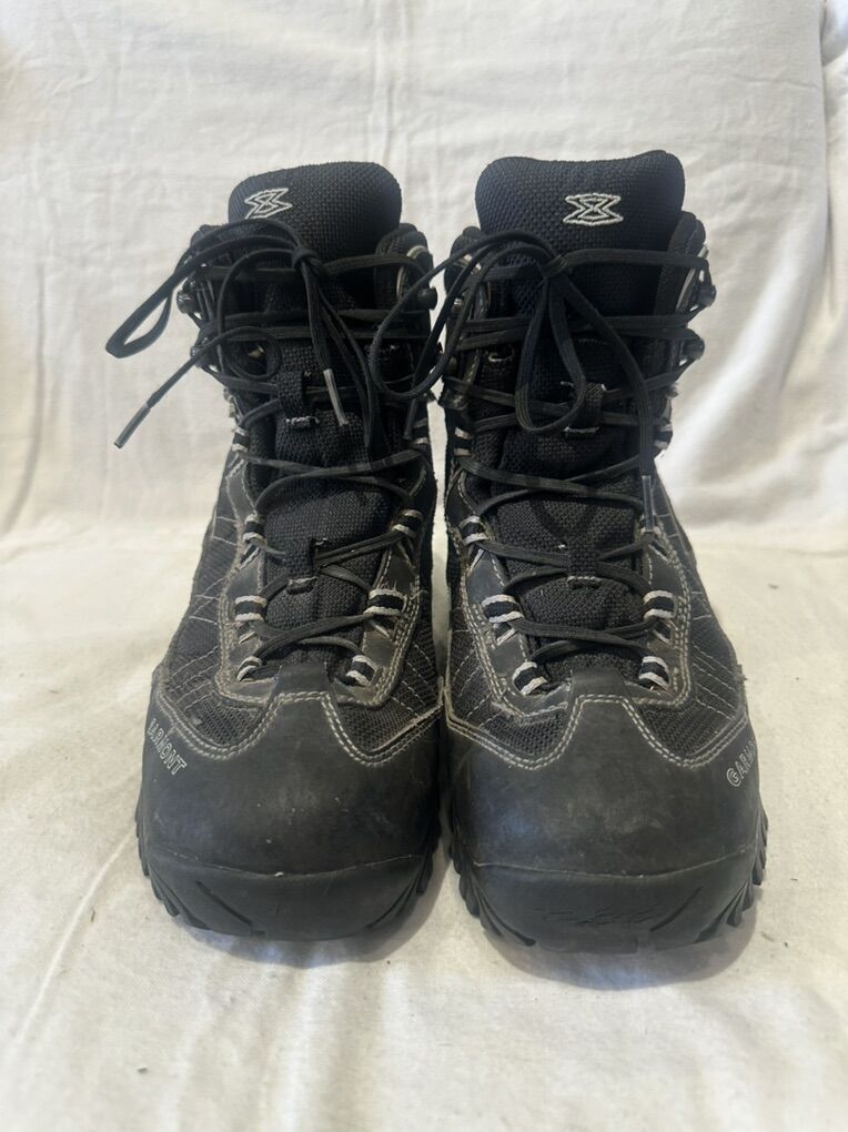 Garmont Men’s Size 8 Black goretexMid Hiking Boots