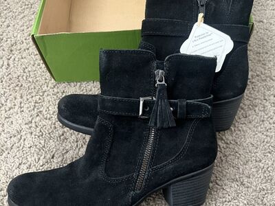 Earth Origins Tori ankle boots Size 9 Black