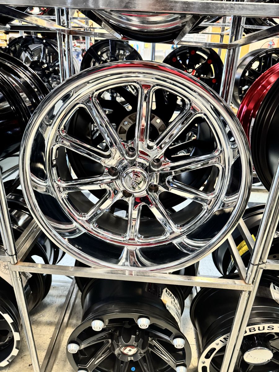 Us mags wheels 20x9.5 lug pattern 5x127 Chrome