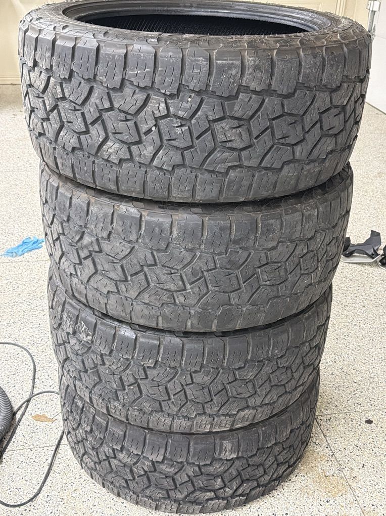 Toyo Open Country AT 33 33x12.50x22 BARELY USED