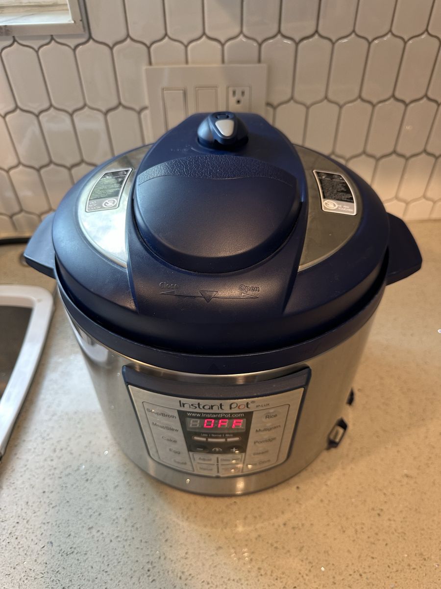 6 quart Limited edition Blue Instant Pot with 2 Stainless Steel inner pots
