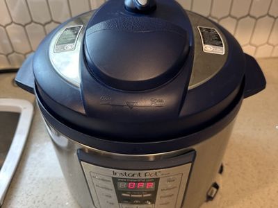 6 quart Limited edition Blue Instant Pot with 2 Stainless Steel inner pots