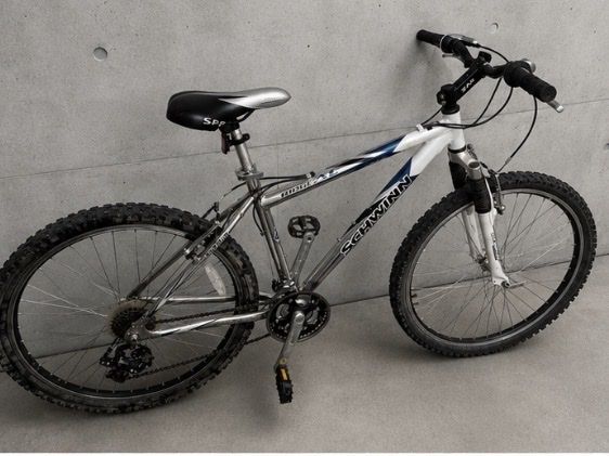 Schwinn women’s suspension mountain bike for heights 5’4”-5-8”