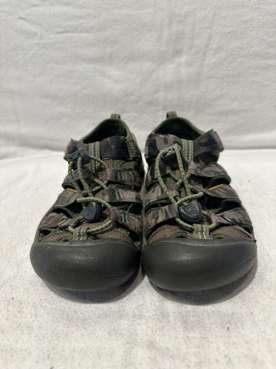 Keen youth size 1 camo/khaki waterproof, hiking sandals