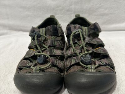 Keen youth size 1 camo/khaki waterproof, hiking sandals