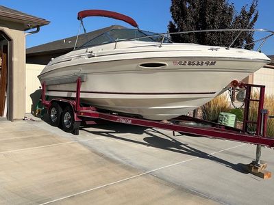 Sea Ray 215 Cuddy Cruiser