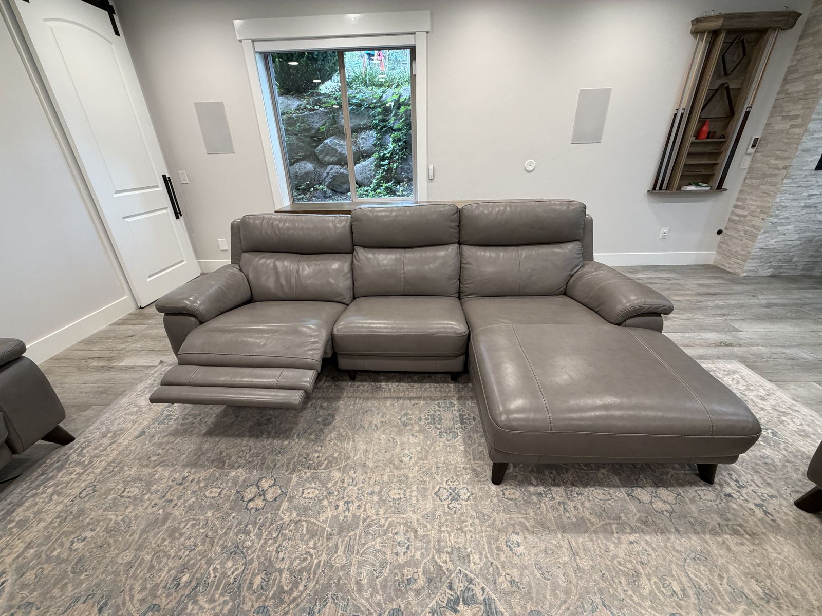 Main image 3