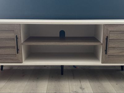 TV Stand/Entertainment Center