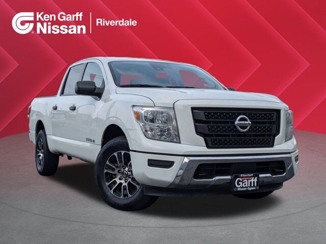 2022 Nissan Titan SV
