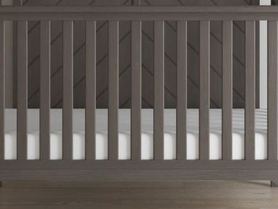 (My loss is your gain) Hampton 4 in 1 flat top crib