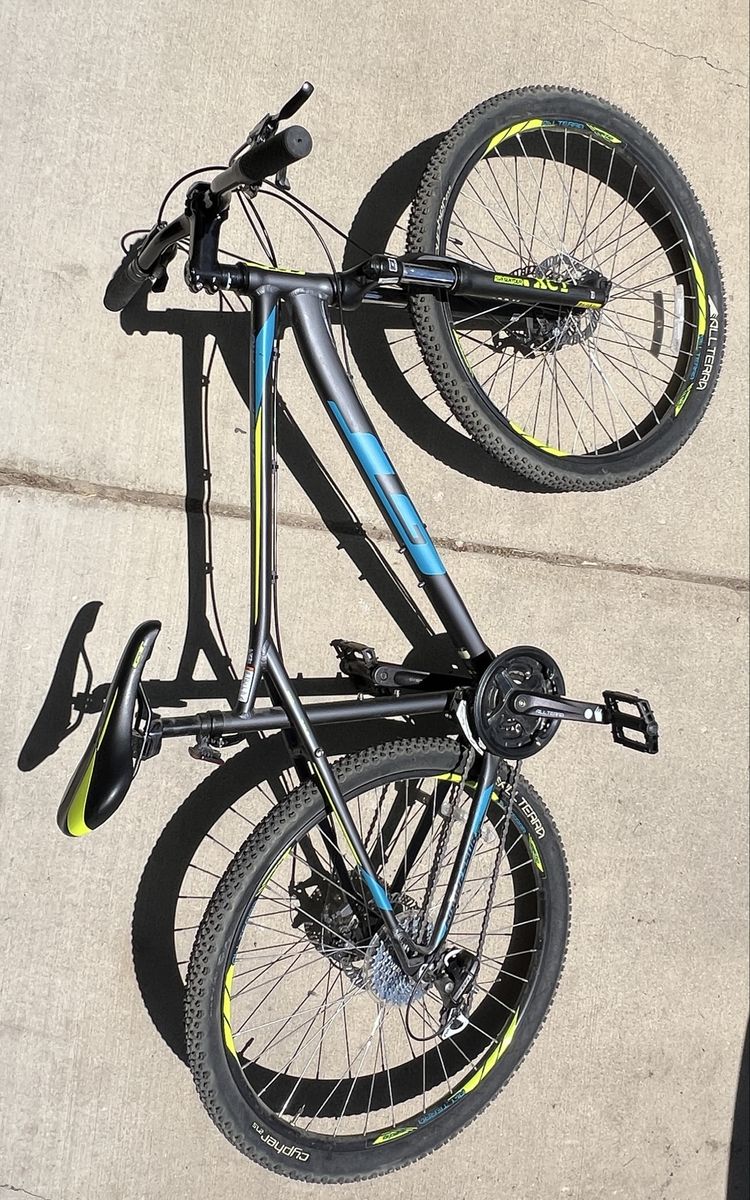 GT Aggressor Pro Mountain Bike, Large frame
