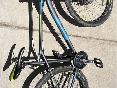 GT Aggressor Pro Mountain Bike, Large frame