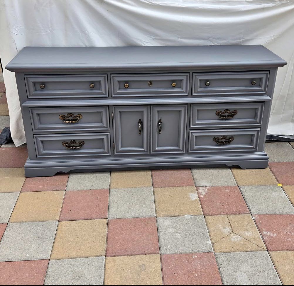 9 Drawer Dresser
