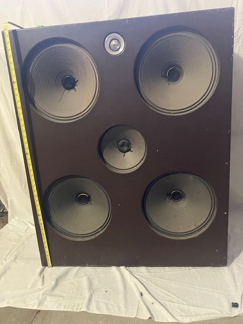 2 speaker sets, two 150 watt amplifier