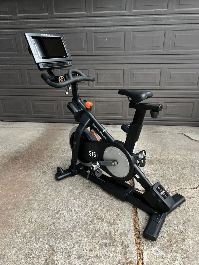 LIKE NEW NordicTrack Commercial S15i Studio cycle