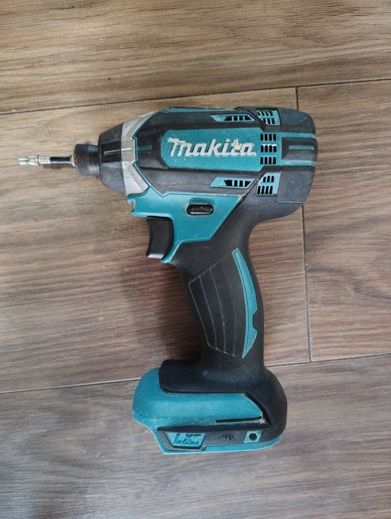 Makita XDT11 18V LXT Lithium-Ion Brushless Cordless Impact Driver Tool Only
