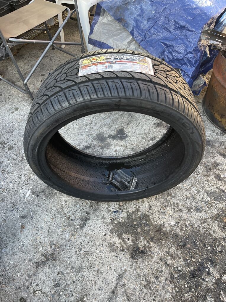 265/35/22 NEW LIONHART TIRE