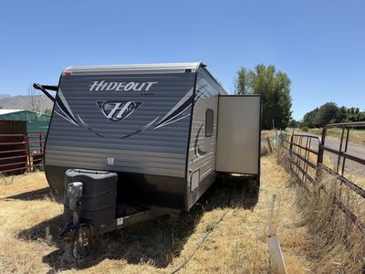 2017 Keystone Hideout 26LHSW – Family-Friendly Bunkhouse RV