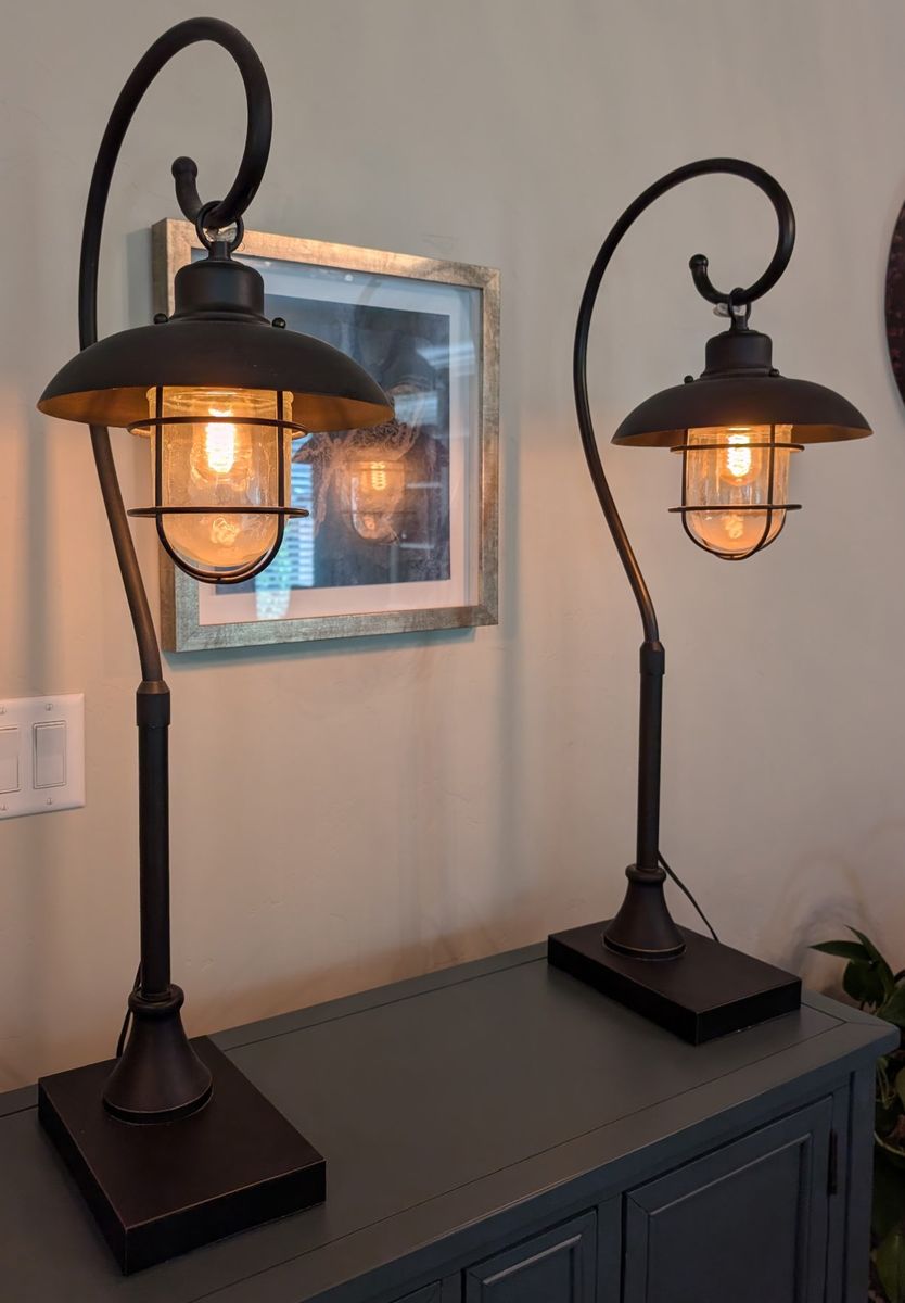 Set of 2 black lamps