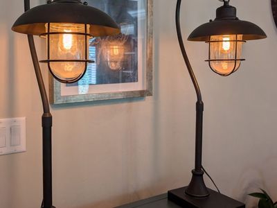 Set of 2 black lamps