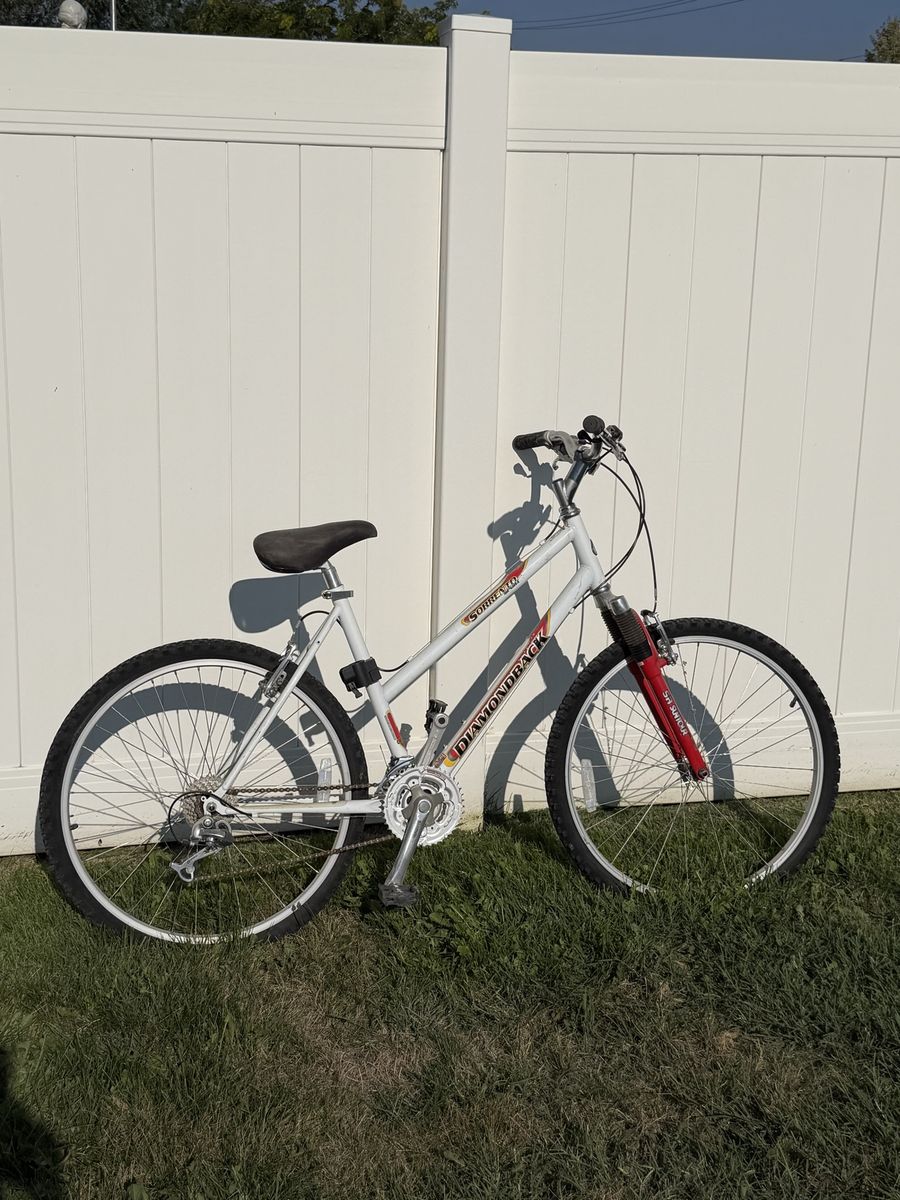 Diamondback Sorrento Mountain Bike - White with Red Front Fork