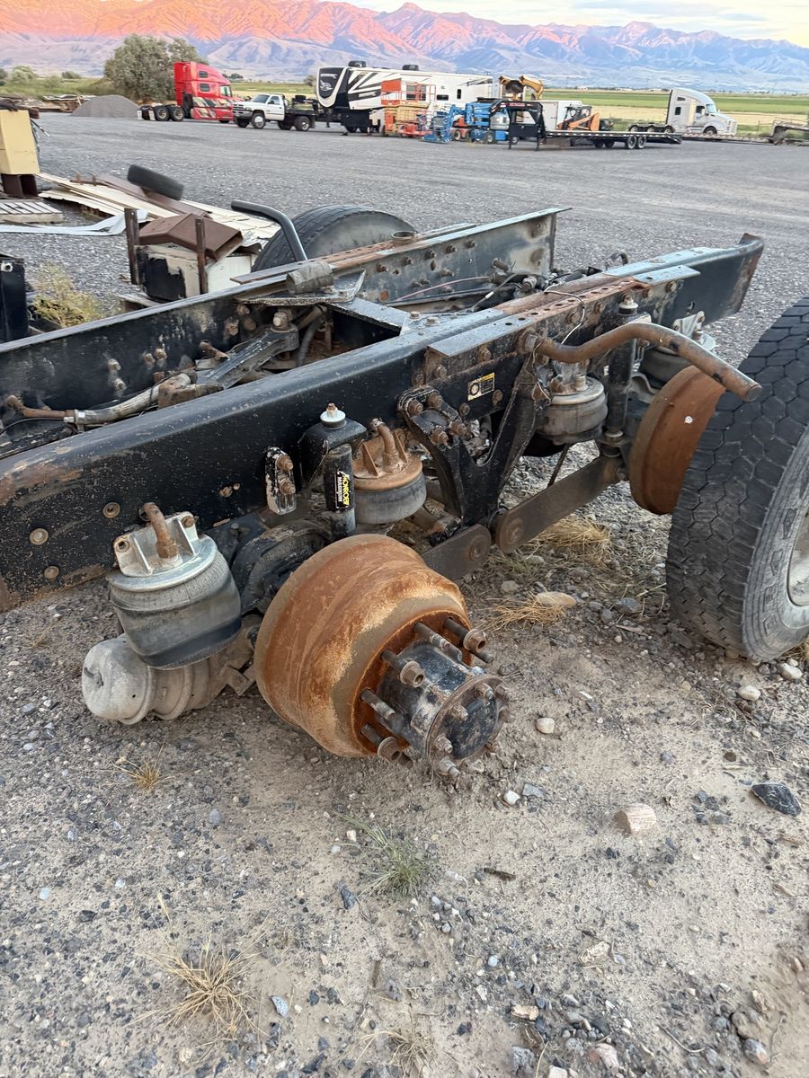 8 bag Kenworth AG400 rear axles and suspension