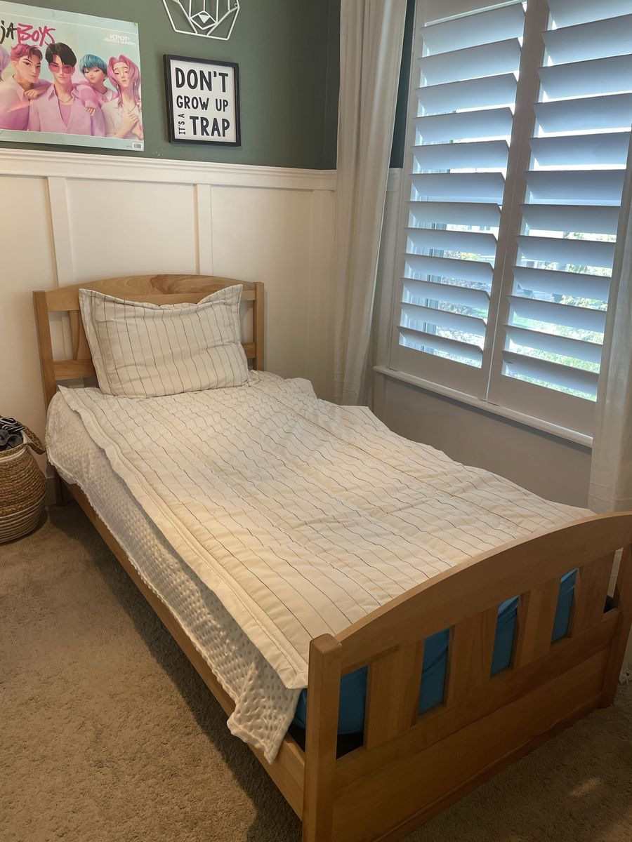 Solid Wood Twin bed frame