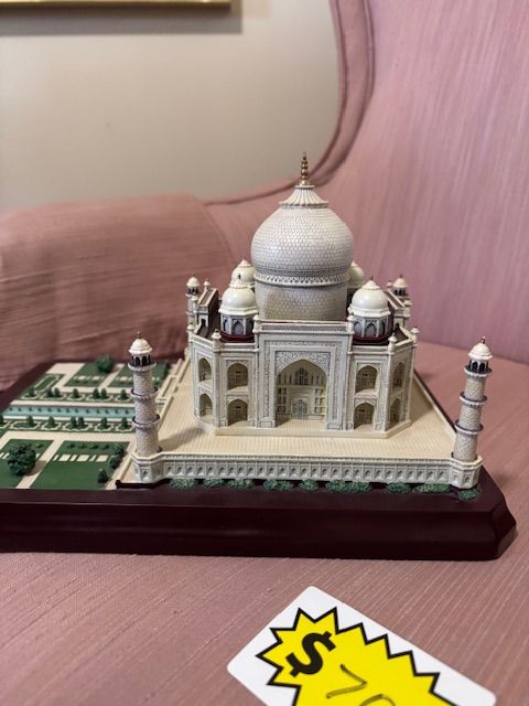 “Lenox Taj Mahal – Great Castles of the World – 1995 Miniature Sculpture”