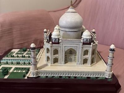 “Lenox Taj Mahal – Great Castles of the World – 1995 Miniature Sculpture”