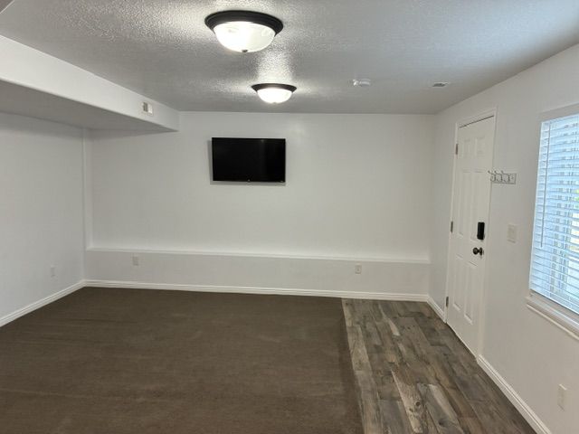 Main image 7