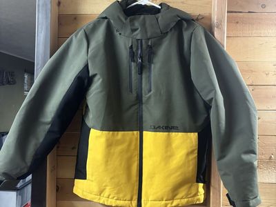 DAKINE Boys' XL 18/20 Green/Yellow/Black Snowboard/Ski Jacket with Hood and Multiple Pockets